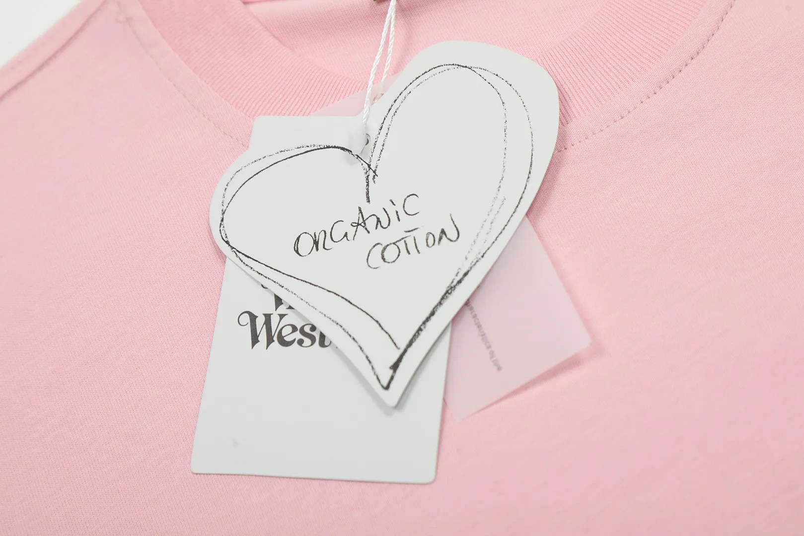 vivienne west wood The Queen Mother of the West Vivienne Saturn Embroidered Short Sleeve VIVI 157# "Exclusive Style" The new fabrics have been washed twice at high temperature + water. It is the only one in the entire network that achieves 0 shrinkage. The Solona thread is arranged. The threaded neckline does not deform. It is tight and dense. Welcome to compare. The entire series of correct accessories. Every detail is completely restored and can be stretched directly.